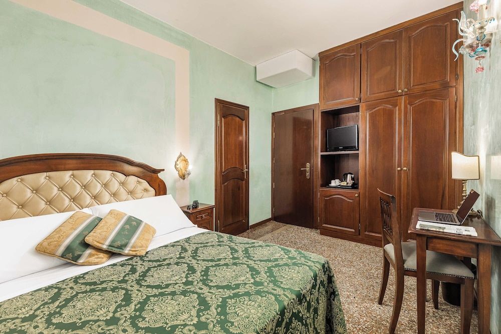 Hotel Marconi Classic Double or Twin Room 7