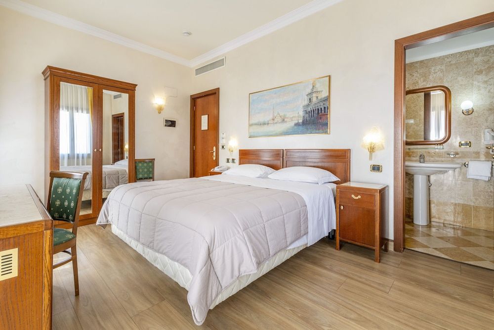 undefined Hotel Panorama 3