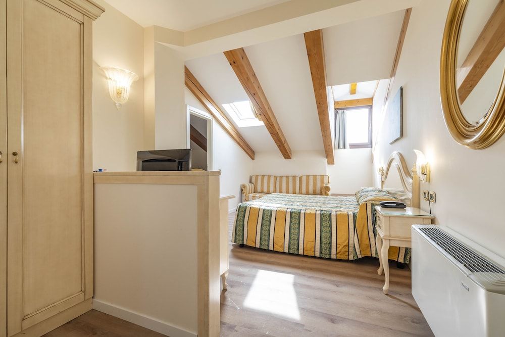 undefined Hotel Panorama 4