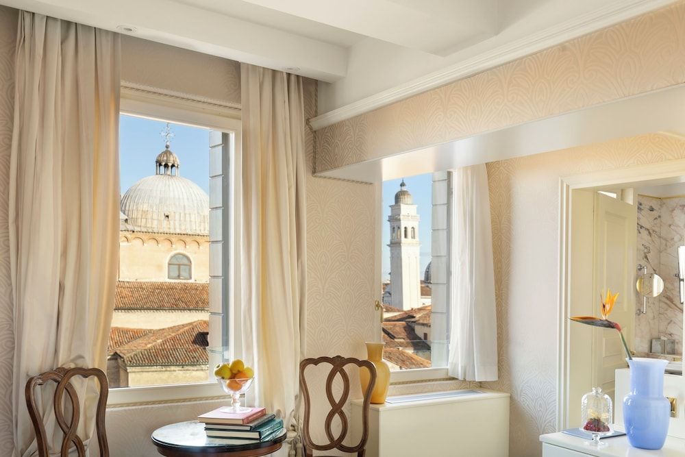 Londra Palace Venezia Classic Room, City View 9