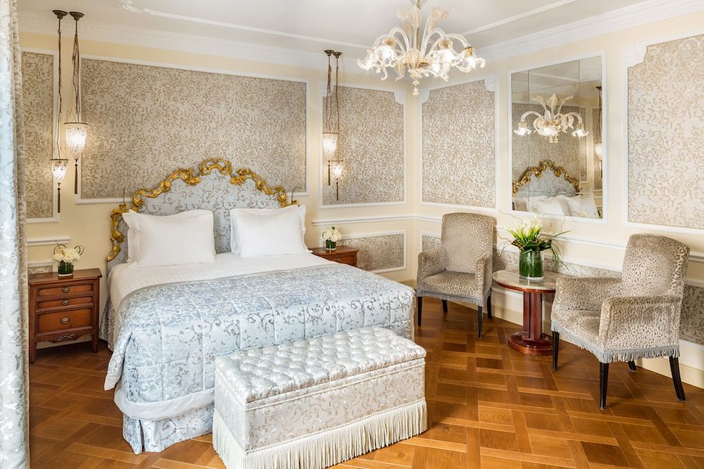 Deluxe Room (Stay for Kids and Teens Included)