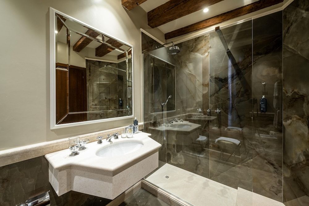 Hotel Palazzo Priuli Classic Room, Canal View 5