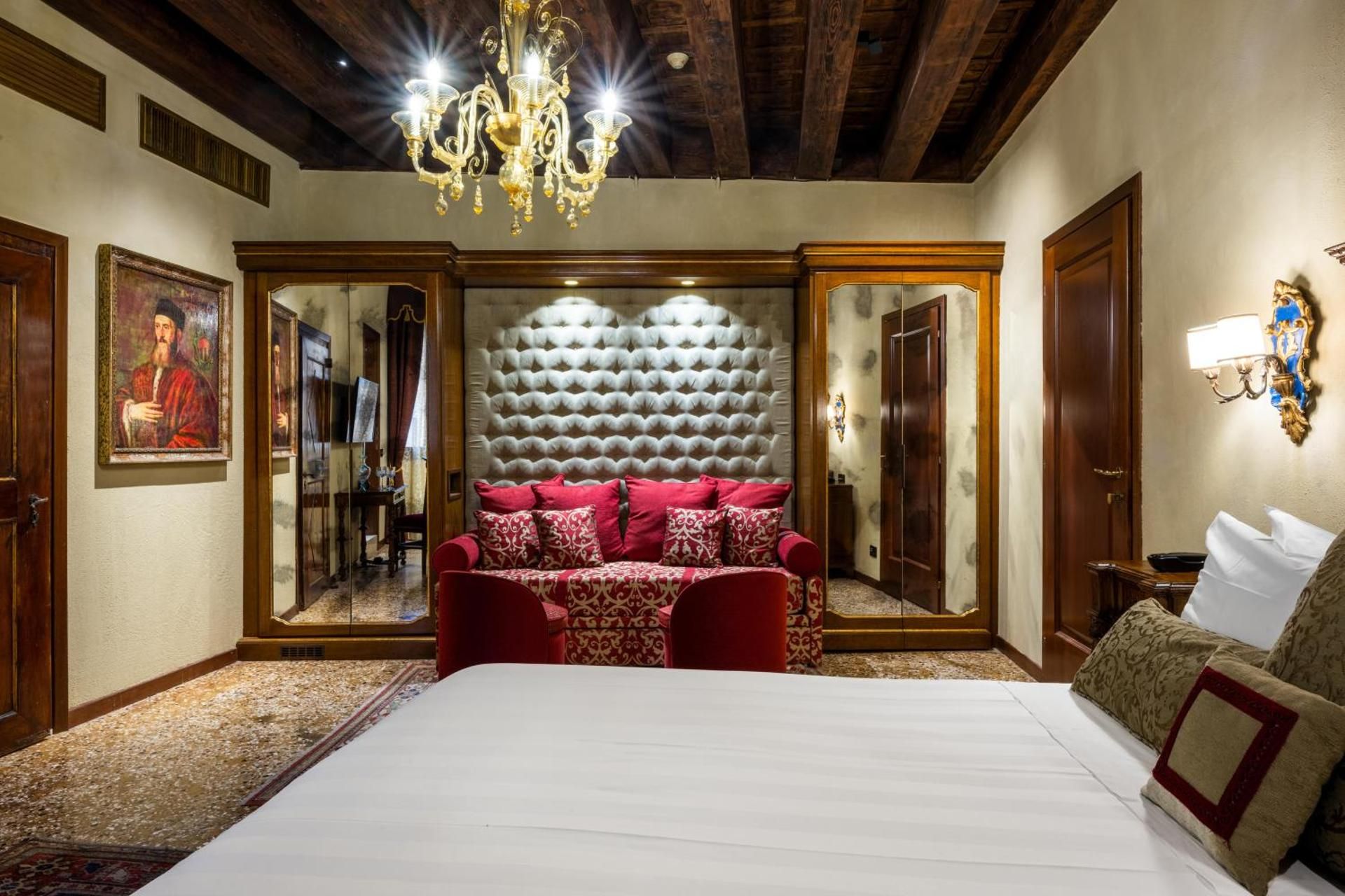 Junior Suite with Canal View