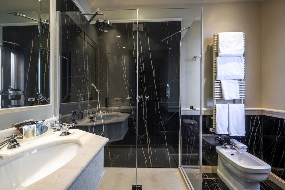 Hotel Palazzo Priuli Superior Room, Canal View 3