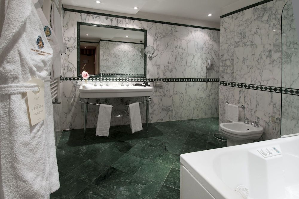 Sina Palazzo Sant'Angelo Exclusive Room, Canal View, Overwater 4