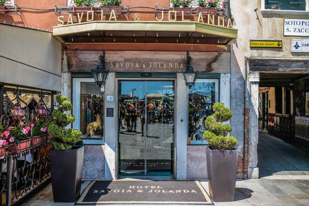 undefined Hotel Savoia & Jolanda 5