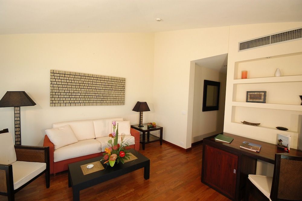 Sina Astor Deluxe Suite, Sea View 7