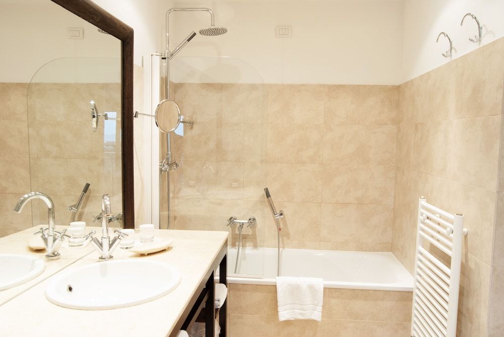 Sina Astor Deluxe Suite, Sea View 6