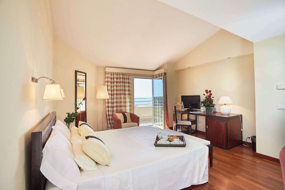 Sina Astor Panoramic Room, Partial Sea View 2