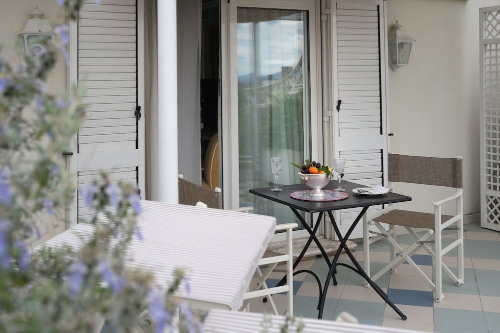 Palace Hotel Deluxe Room, Terrace, Partial Sea View 8