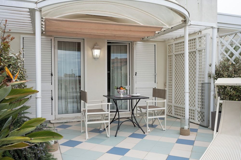 Palace Hotel Deluxe Room, Terrace, Partial Sea View 6