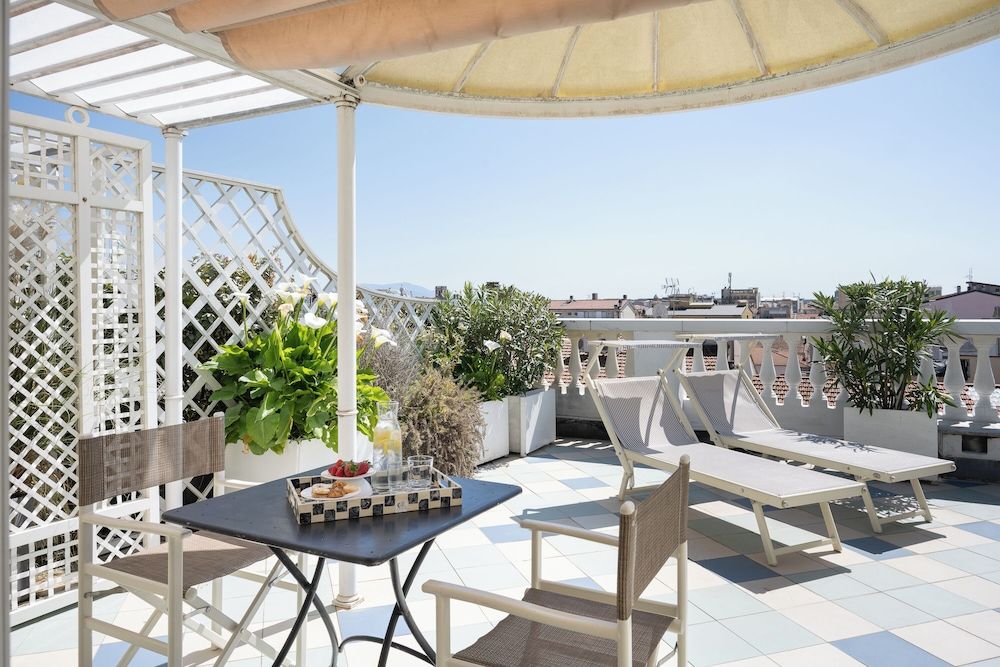 Palace Hotel Deluxe Room, Terrace, Partial Sea View 5