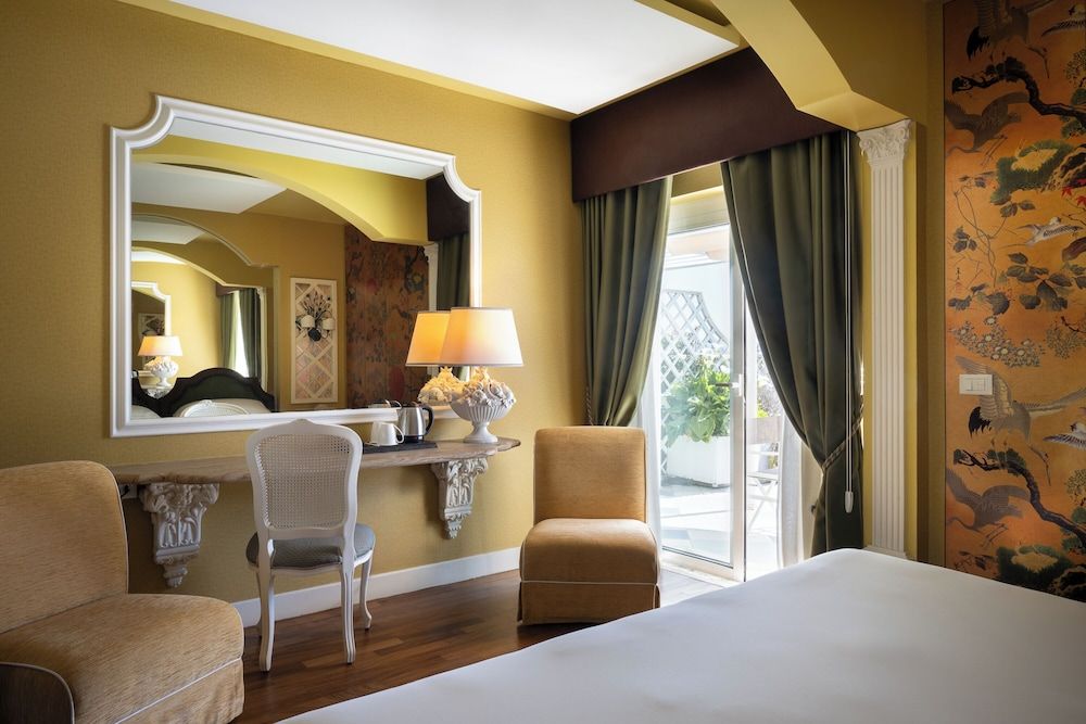 Palace Hotel Deluxe Room, Terrace, Partial Sea View 3