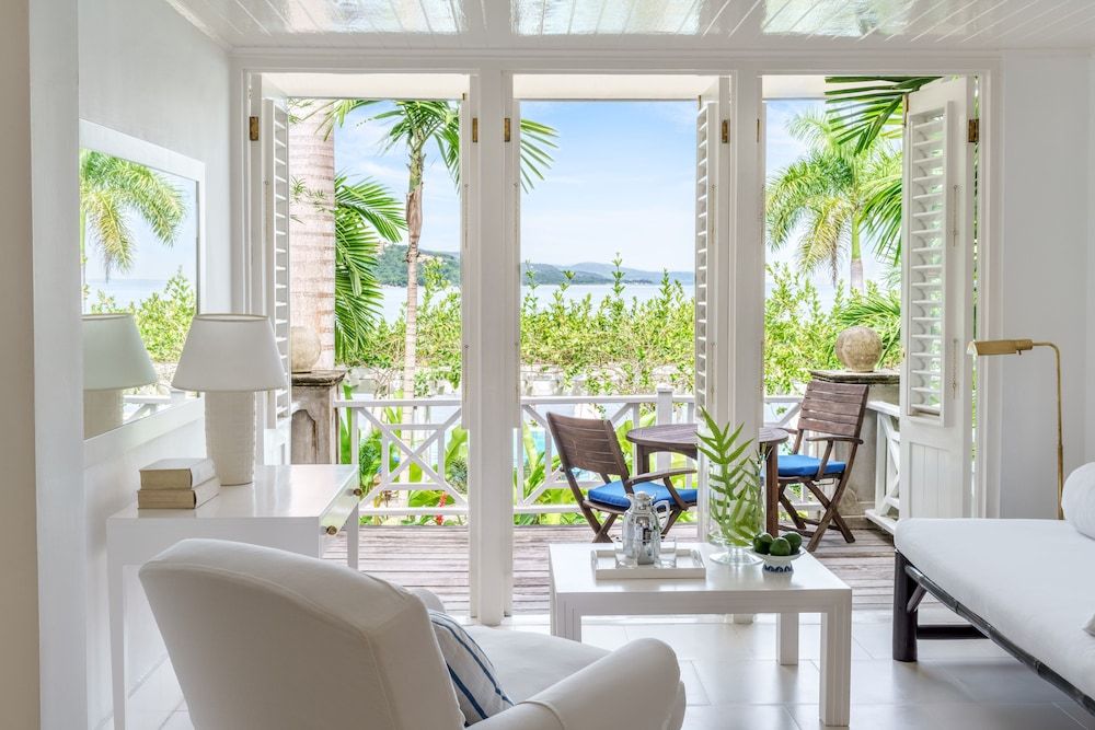 Standard Room, 1 King Bed, Balcony, Oceanfront