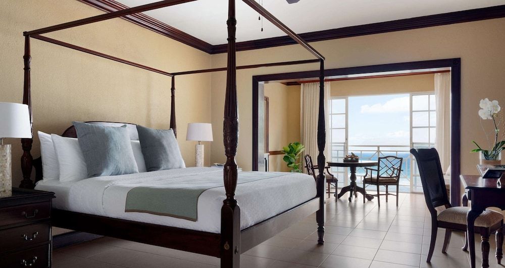 Royal Suite, 1 Bedroom, Ocean View (Royal Monarch Oceanfront Butler Suite)