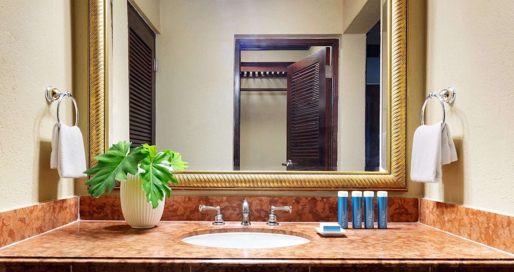 Royal Suite, 1 Bedroom, Ocean View (Royal Monarch Oceanfront Butler Suite)