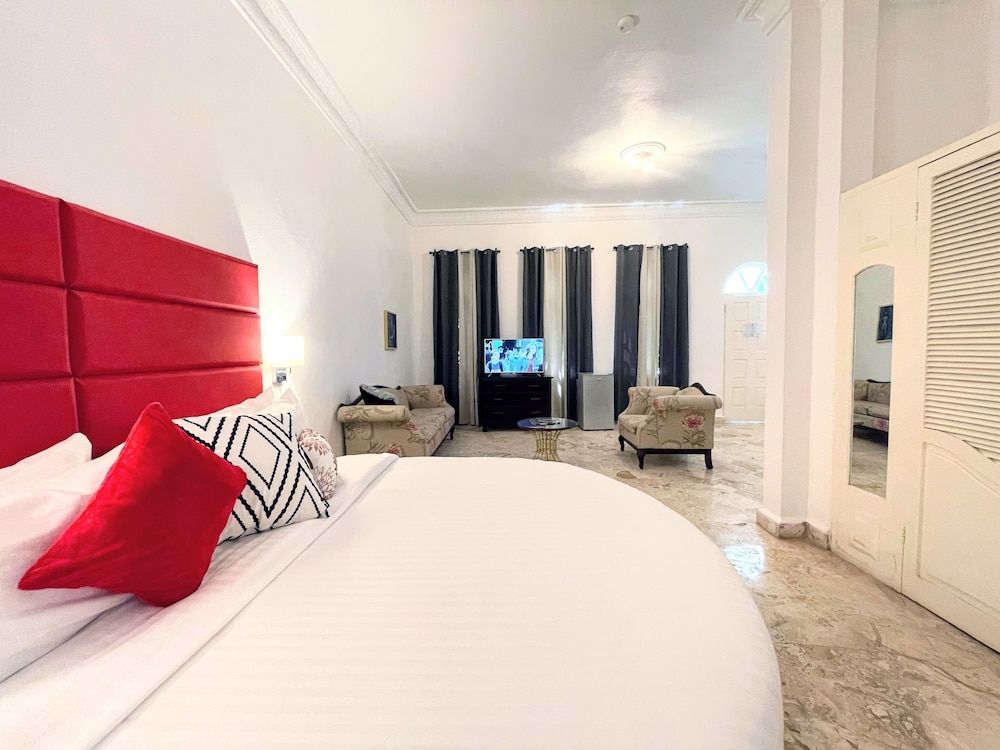 Jamaica Palace Hotel Junior Suite, 1 King Bed 4
