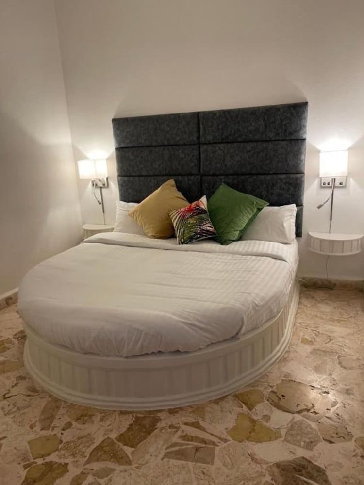 Jamaica Palace Hotel Junior Suite, 1 King Bed 3