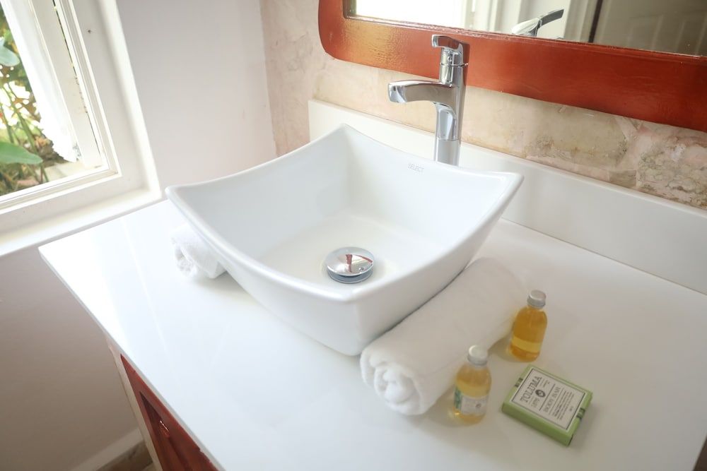 Jamaica Palace Hotel Deluxe Room, 1 King Bed 5