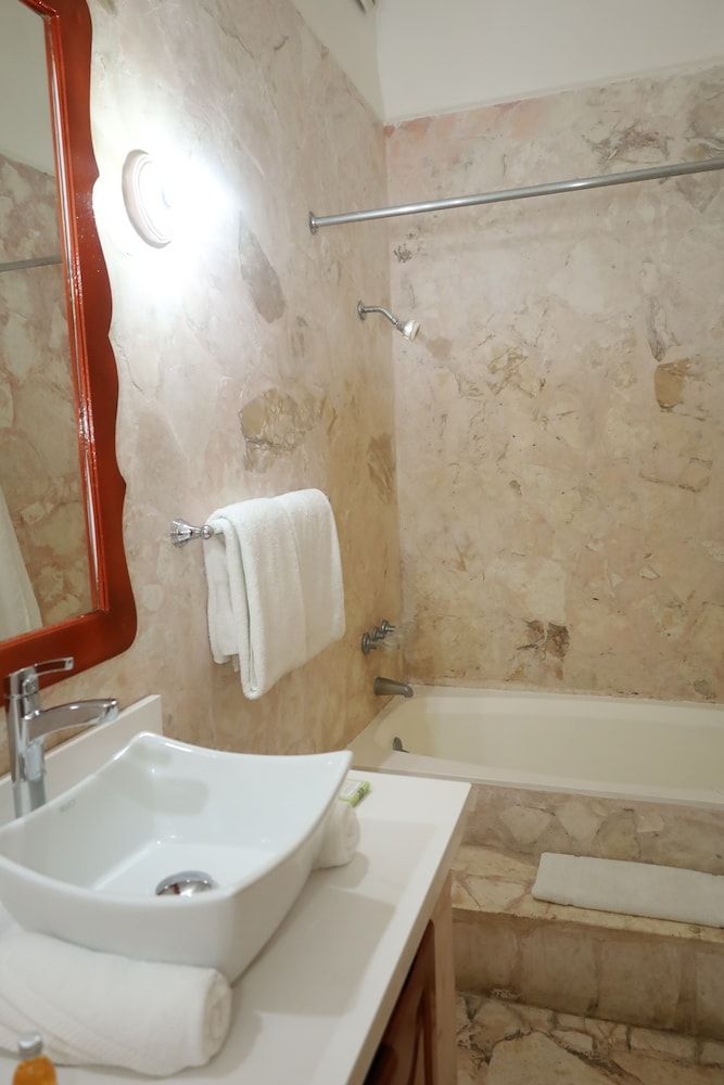 Jamaica Palace Hotel Junior Suite, 1 King Bed 5