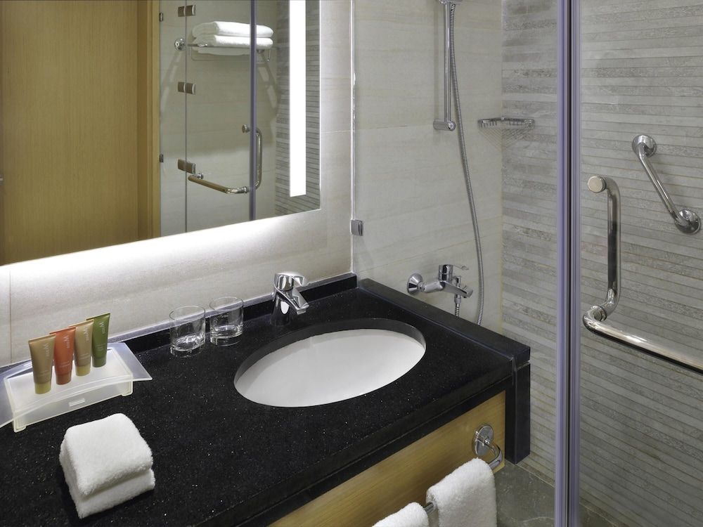 undefined Mövenpick Hotel Amman 4