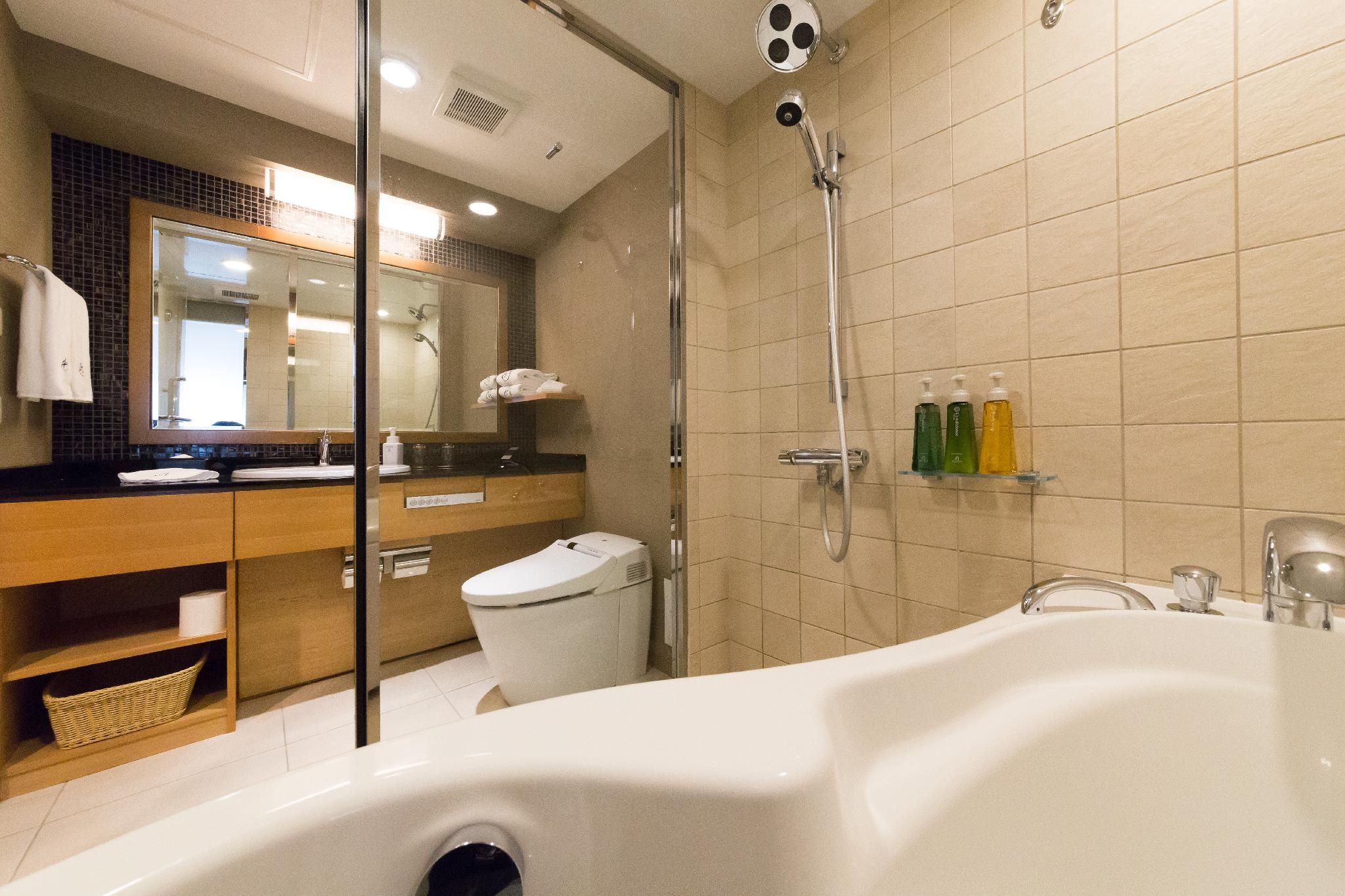 Luxury Quadruple Room - Non-Smoking