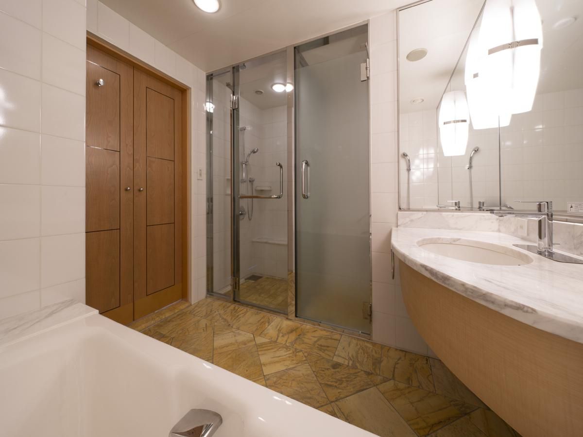 1 Queen Premium Smoking