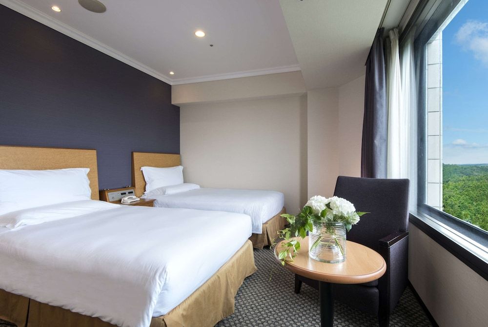 Hilton Tokyo Narita Airport Twin Guest Room 2