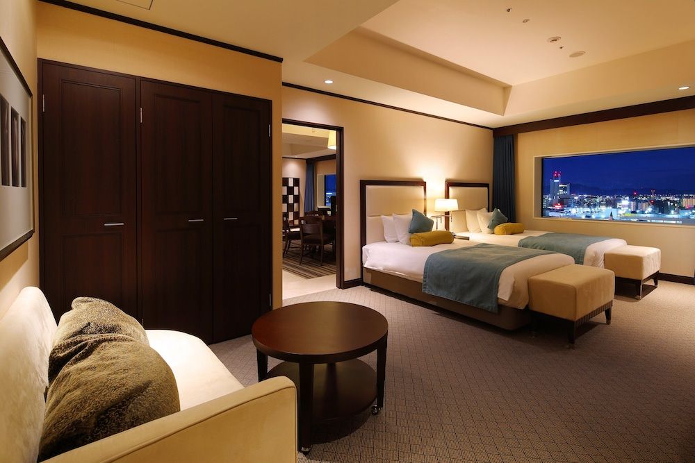 Presidential Suite, 2 Twin Beds, City View