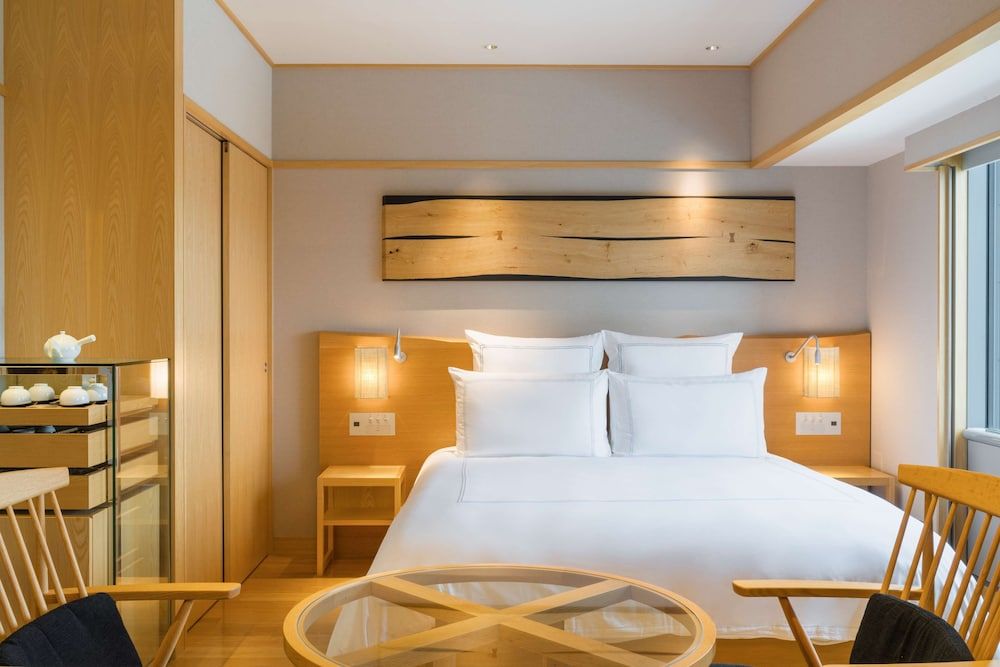 Waon Suite King, Executive Lounge Access