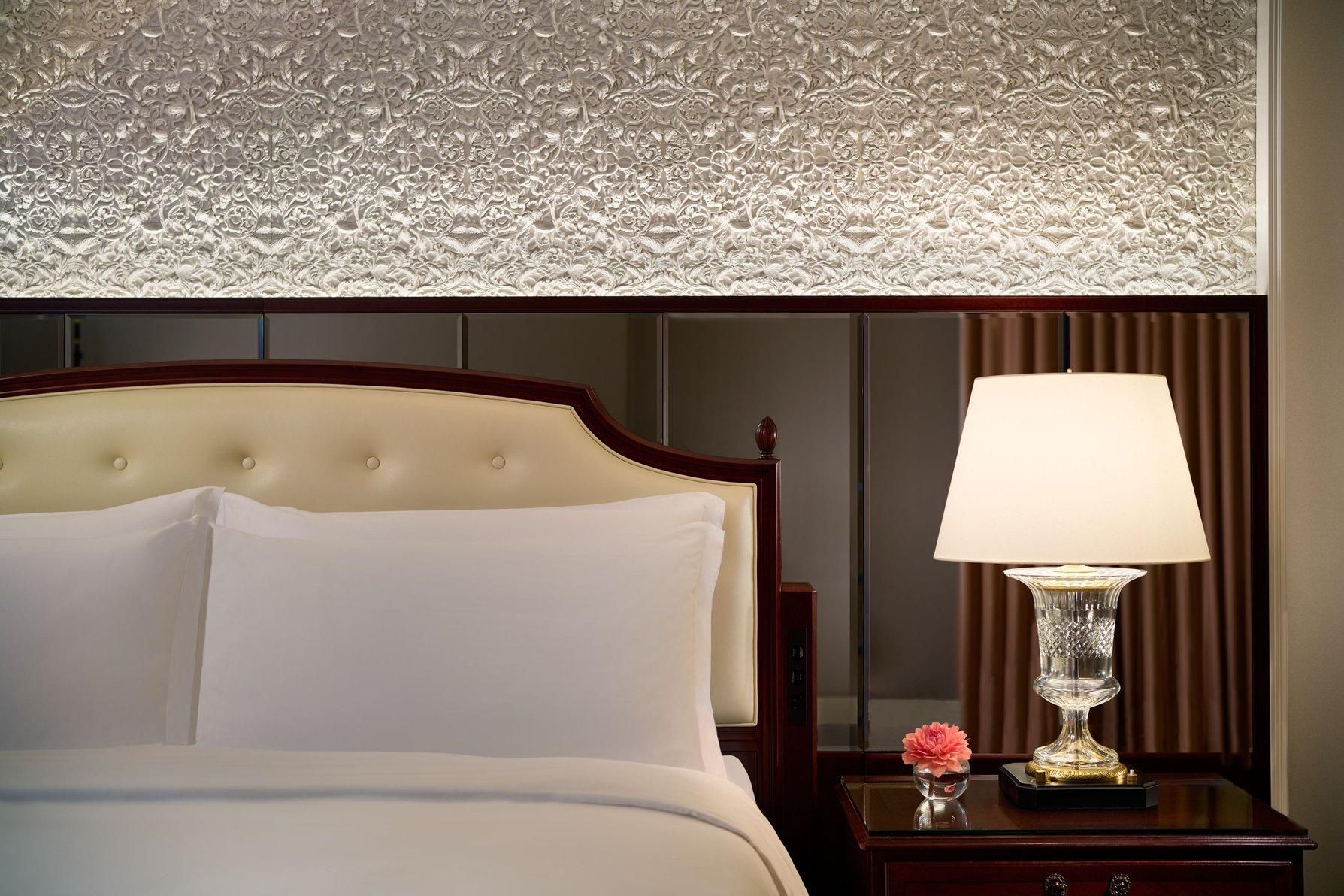 Deluxe, Guest room, 2 Queen, City view, Corner room