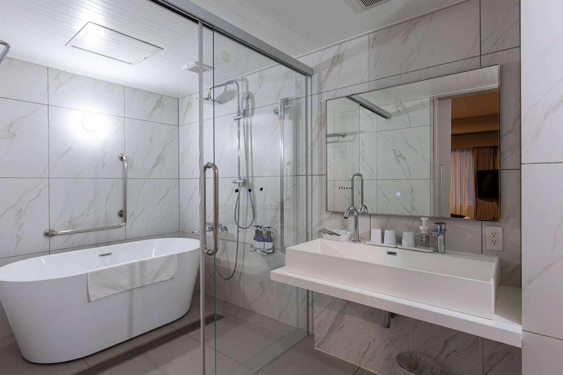 undefined Hotel Rose Garden Shinjuku 8