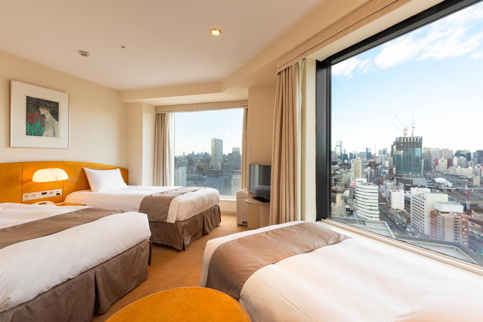 Main Tower 18th-26th Floor Corner Twin Room with Extra Bed - Non-Smoking