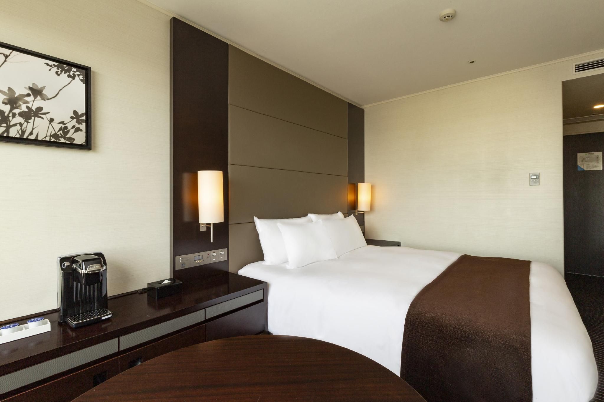 Main Tower 37th Floor Premier Double Room - Smoking