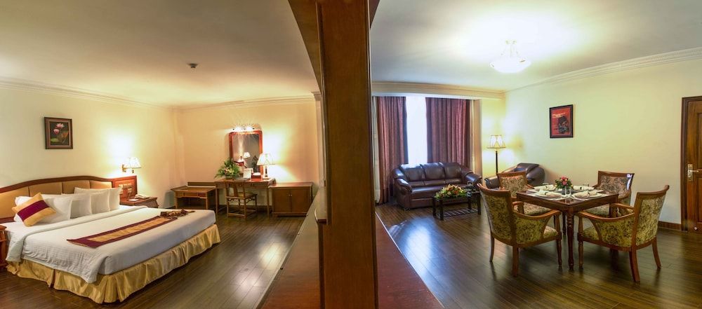 undefined Phnom Penh Hotel 6