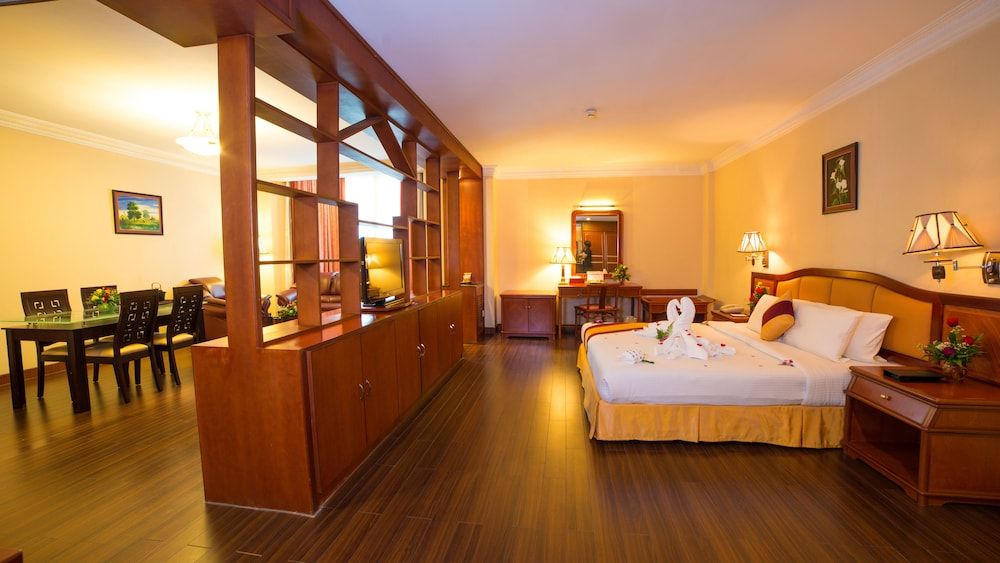 undefined Phnom Penh Hotel 5