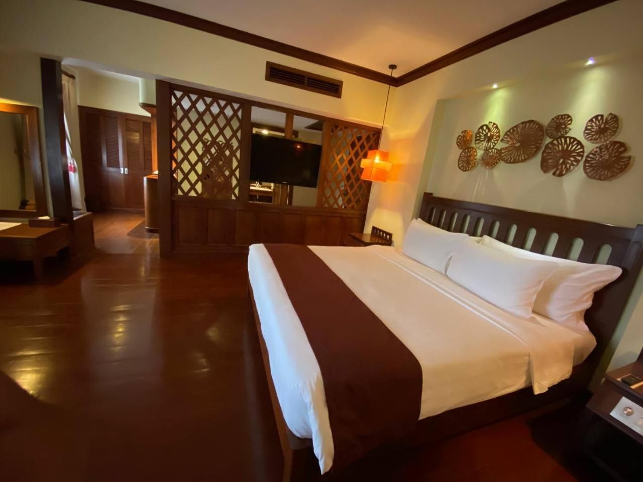 Sakura Double or Twin Room - Free 1way Shuttle to City Center