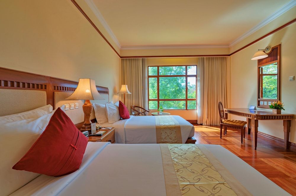 Sokha Angkor Resort Deluxe Twin Room City View