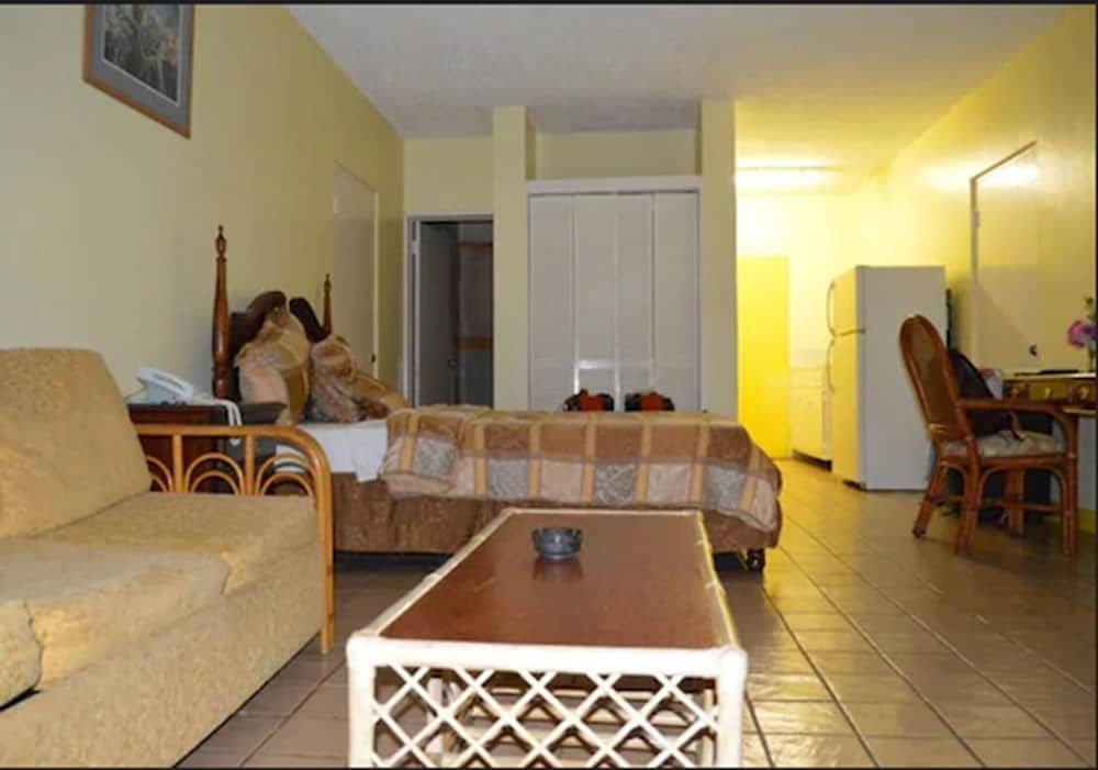 Bird Rock Beach Hotel Studio 3