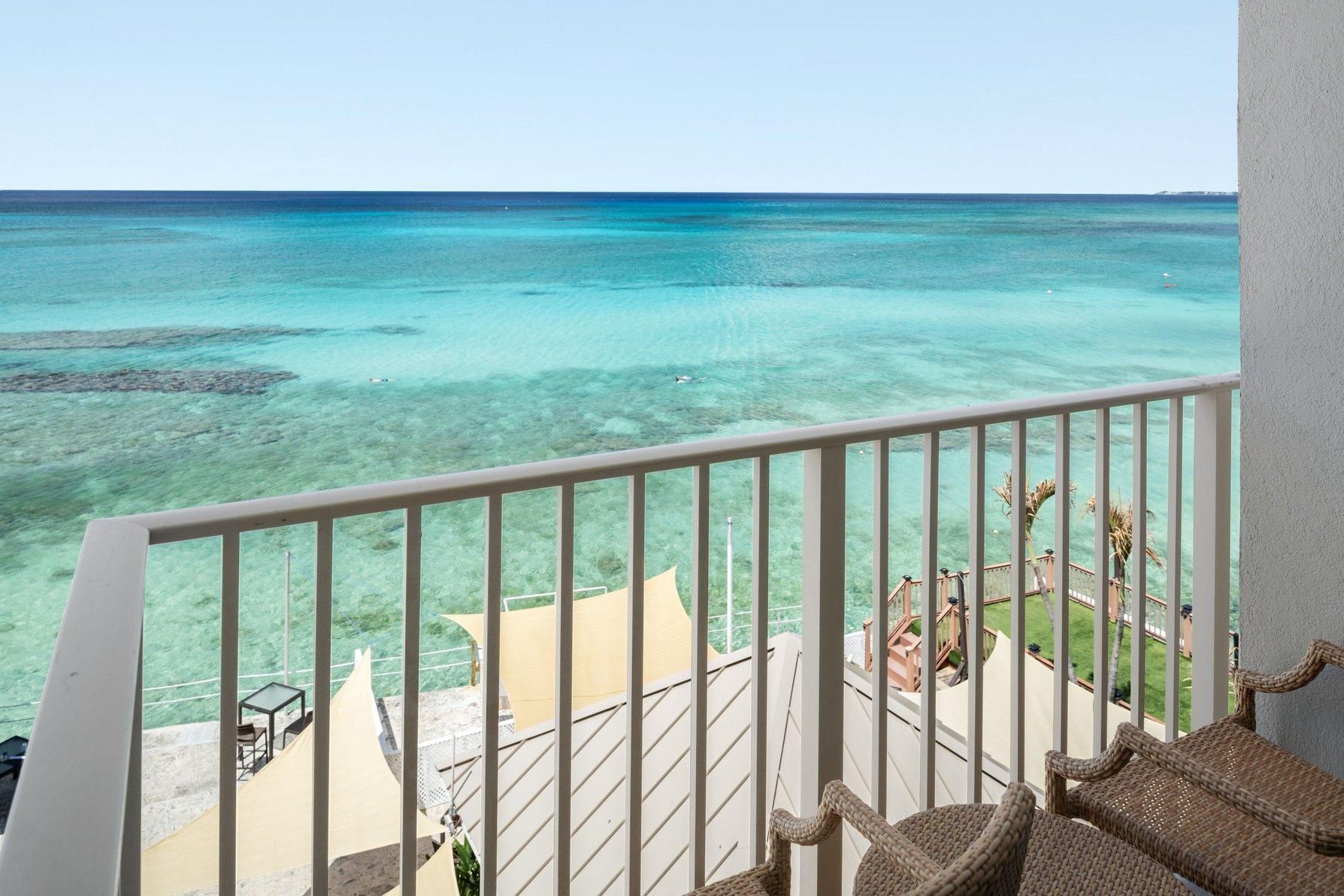 Junior Suite King, Junior Suite, 1 King, Sofa bed, Oceanfront, Balcony