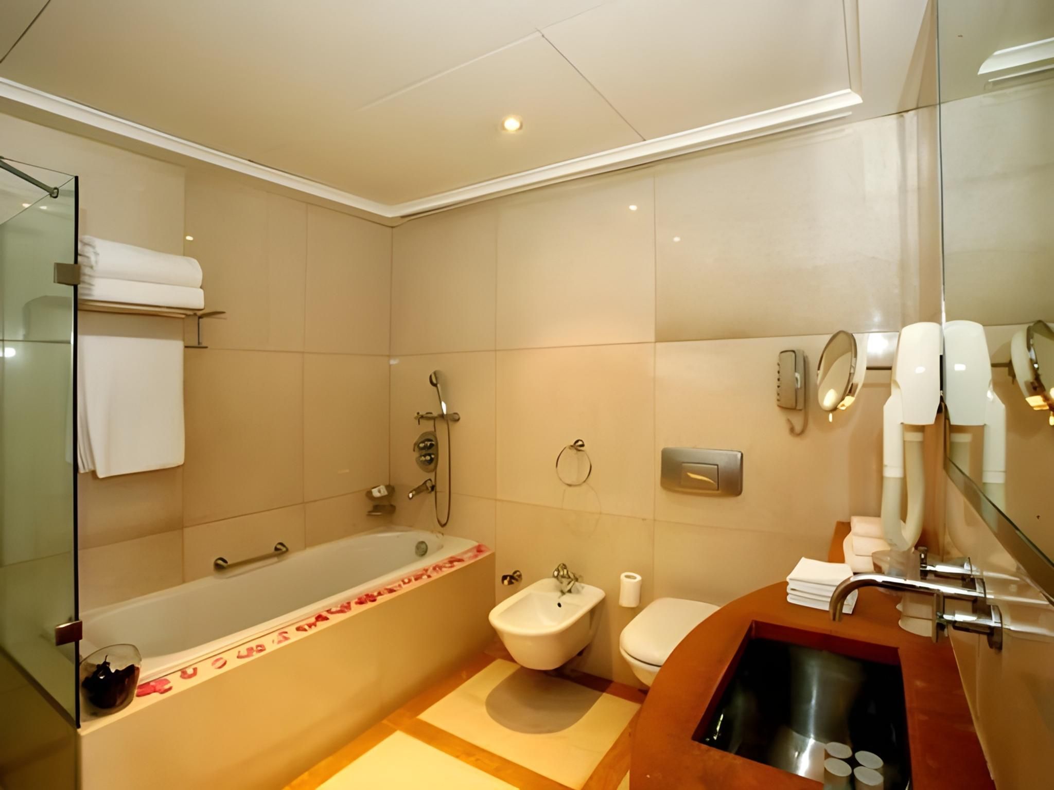 Queen Crowne Plaza Club Room Non-Smoking