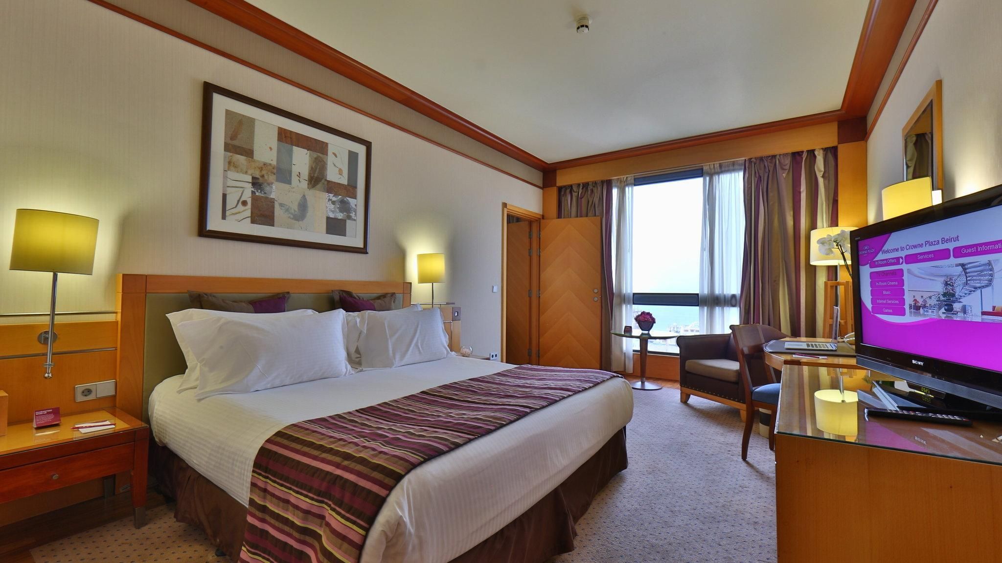 1 King Bedroom Executive Suite Sea View Smoking