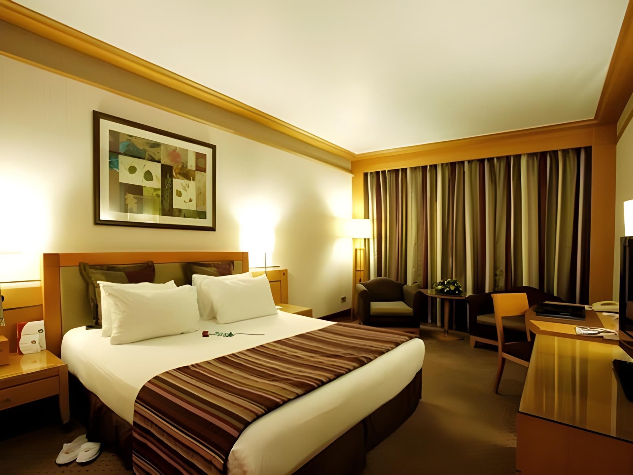 Queen Crowne Plaza Club Room Non-Smoking