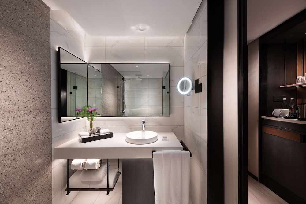 Hilton Colombo Superior Room, 2 Twin Beds 3