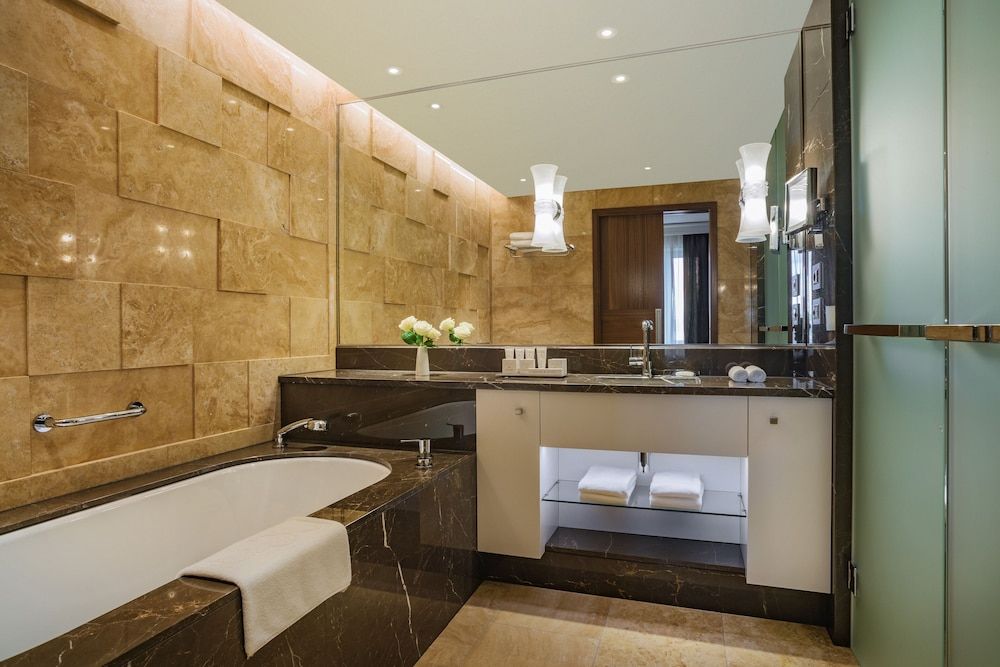 Grand Hotel Kempinski Riga Superior Room, Courtyard View 14