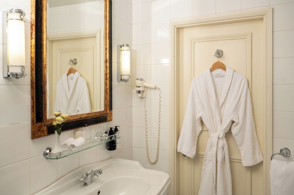 undefined Grand Palace Hotel – Small Luxury Hotels of the World 10