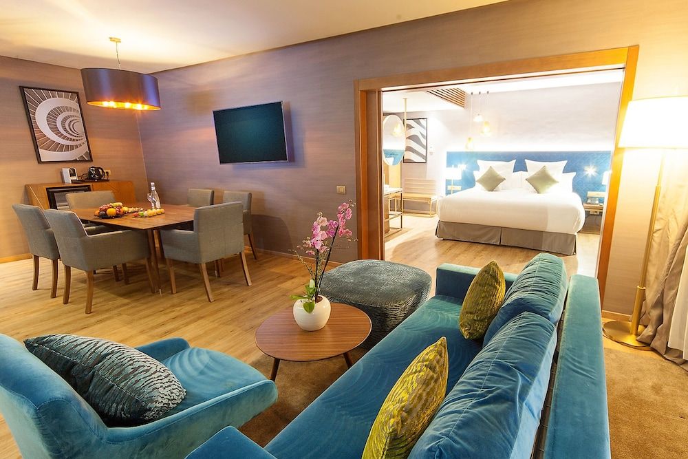 Premium Suite, City View