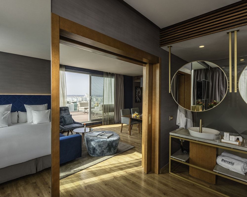 Premium Suite, City View
