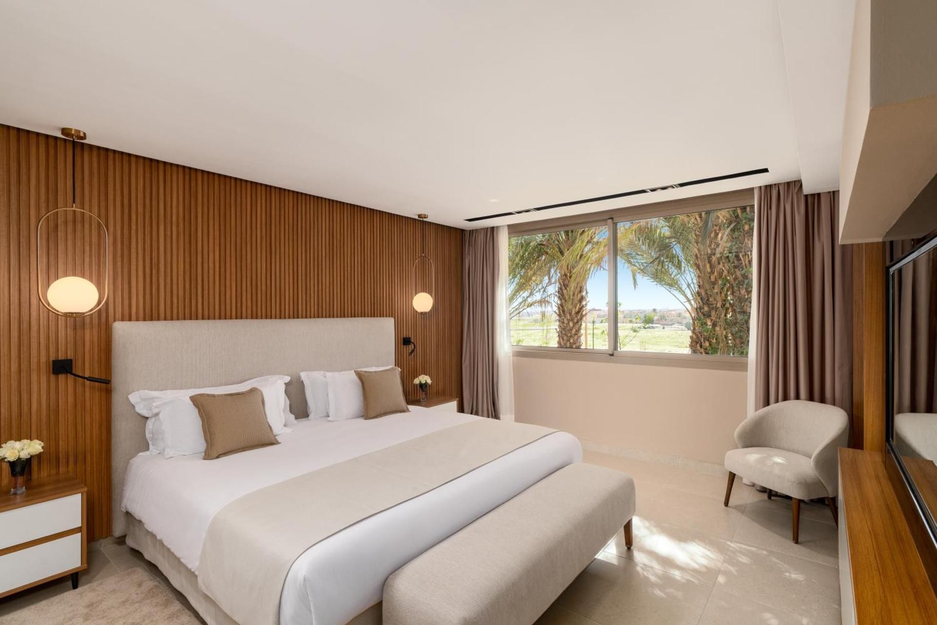 Premium Suite, King Size Bed with Garden View