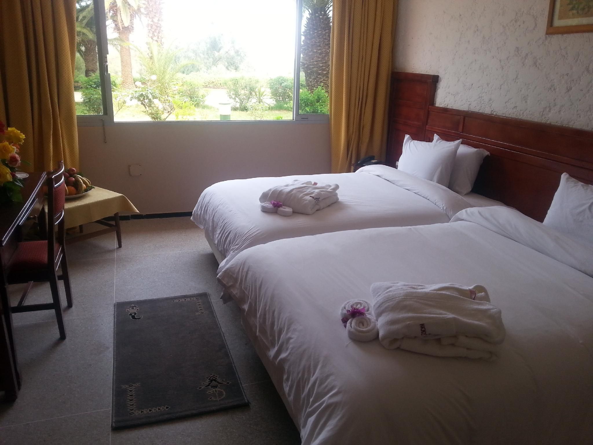 Family Room (2 Adults & 2 Children)